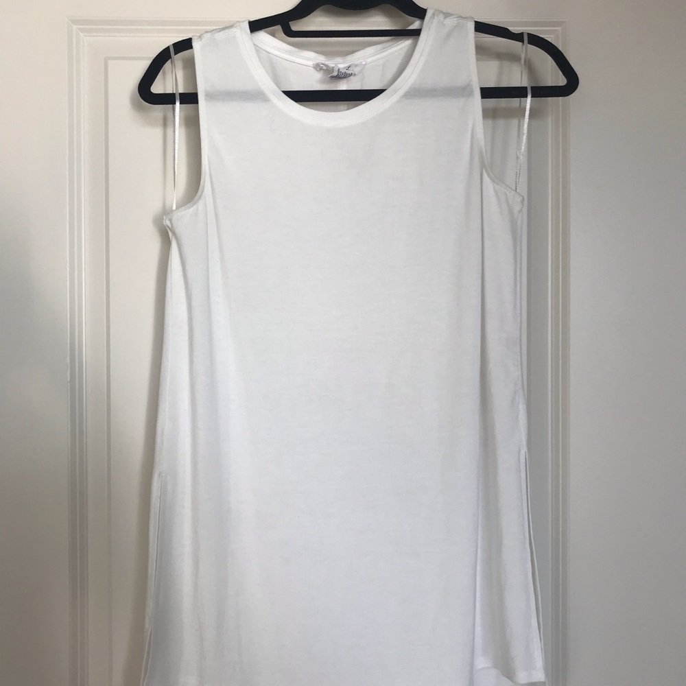 Long white side slit tank